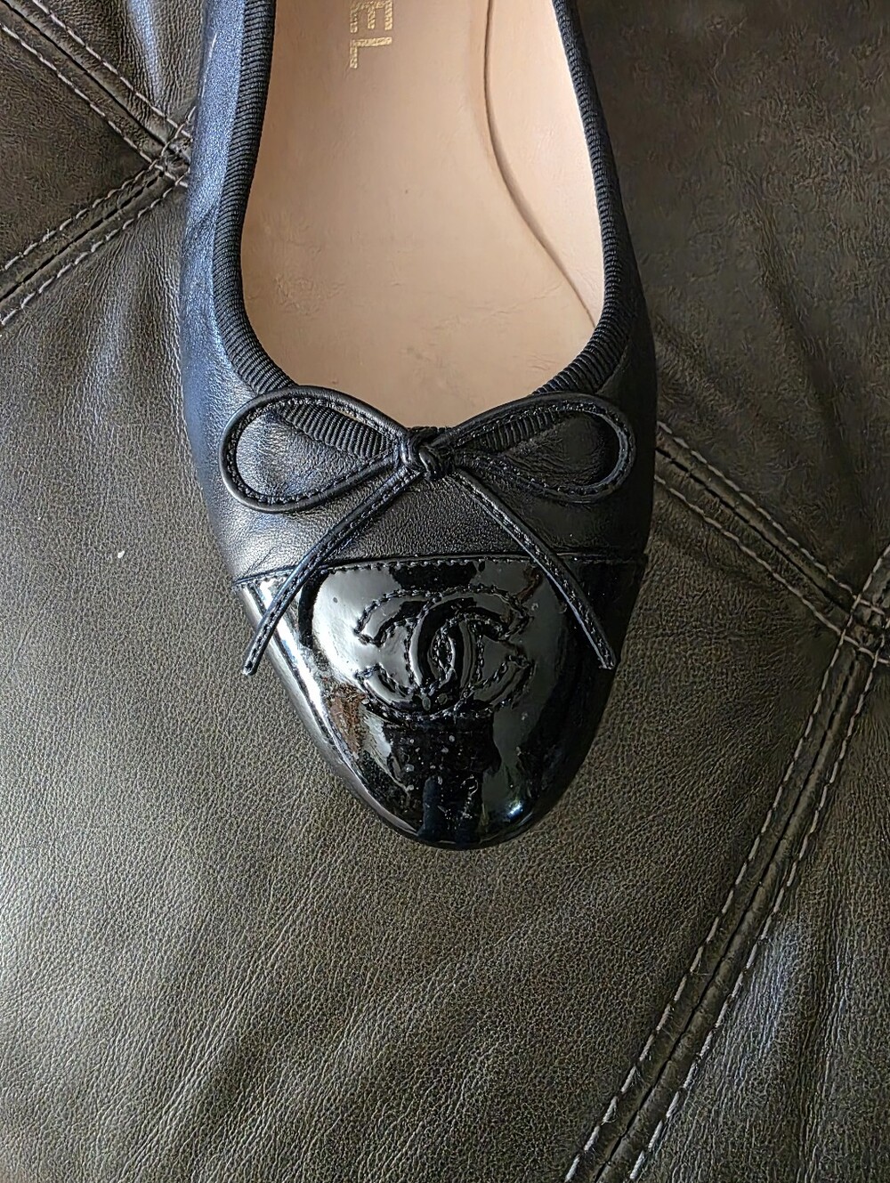 CHANEL Black Leather Quilted Cap-Toe Ballet Flat with Bow - Picture 8 of 8